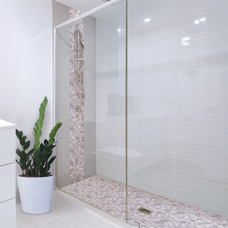 Plaque de galets en pierre naturelle sur filets