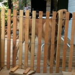 Ganivelles Rectangulaires E4 sur une terrasse avec chien